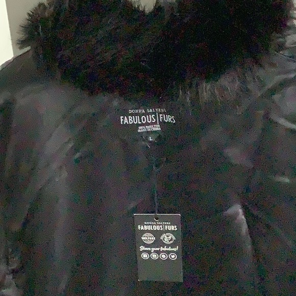 Donna Salyers Fabulous Furs - Picture 2 of 3